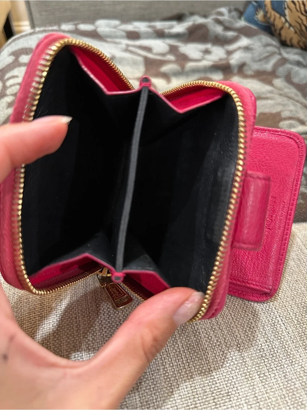 Yves Saint Laurent compact ysl